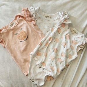 ✨️PRICE DROP✨️ RABBIT BEAR | Peach Themed Baby Onesies Set | 3-6m